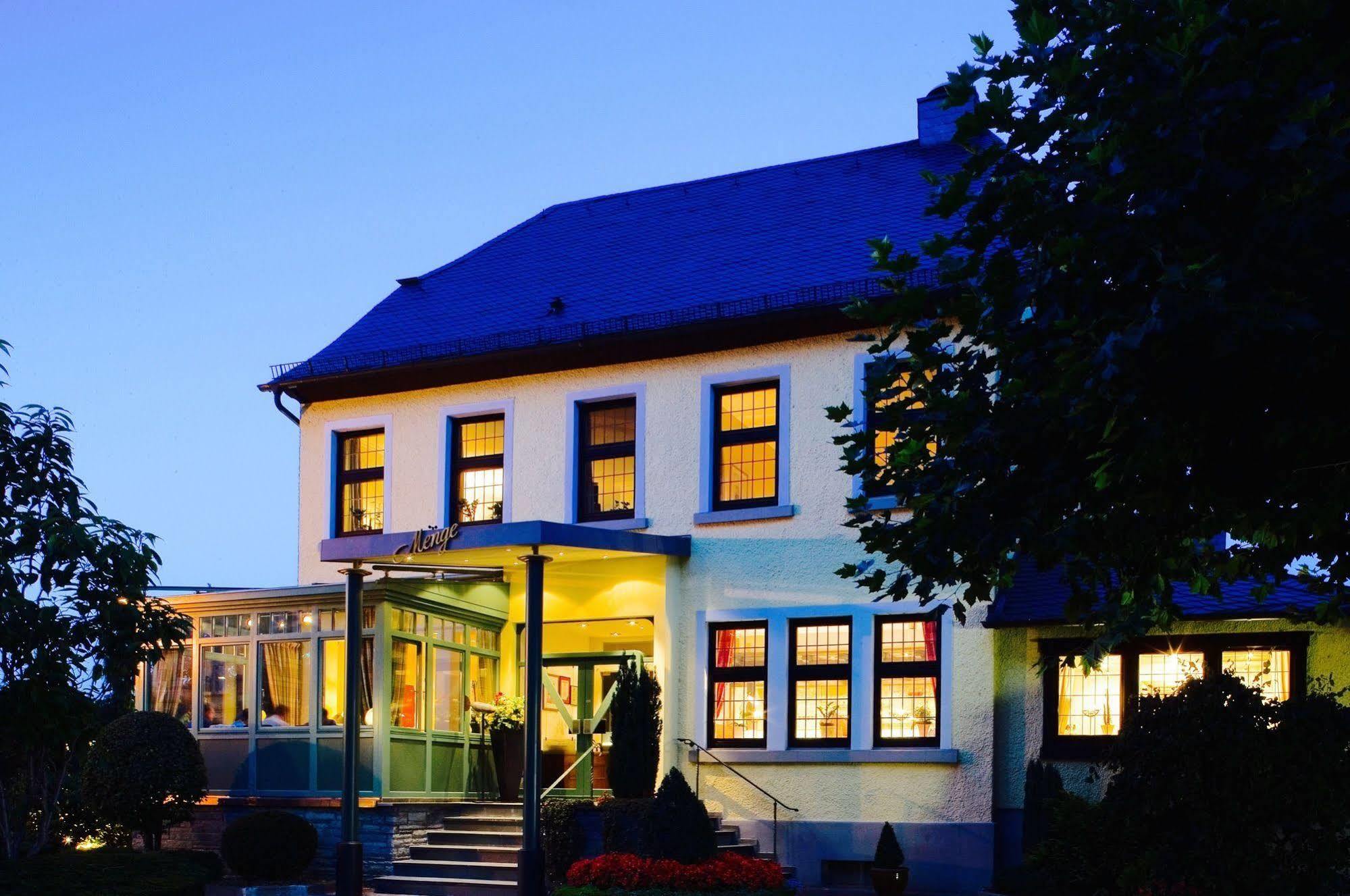 Hotel Menge "An Der Schlacht" Arnsberg Exterior photo